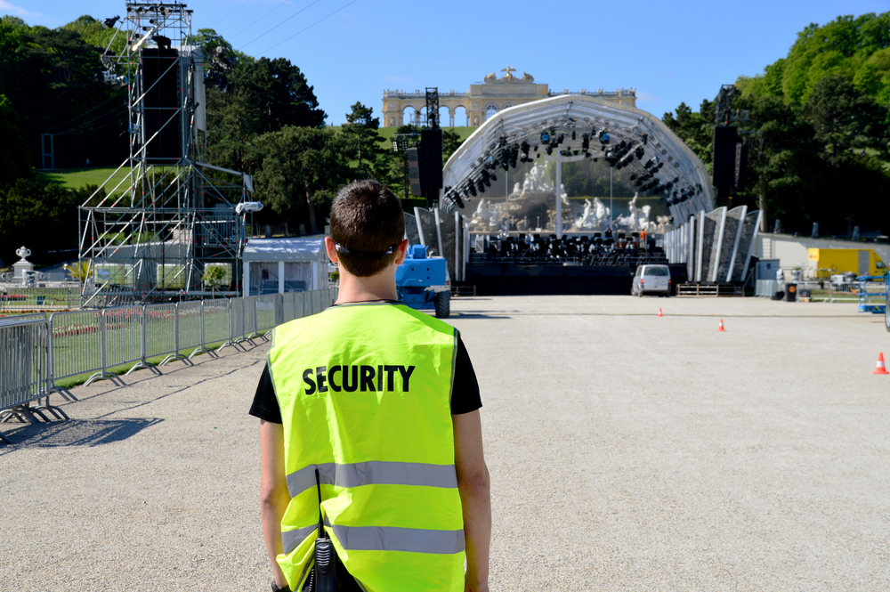 How Do Event Security Officers Handle Emergencies Safely?