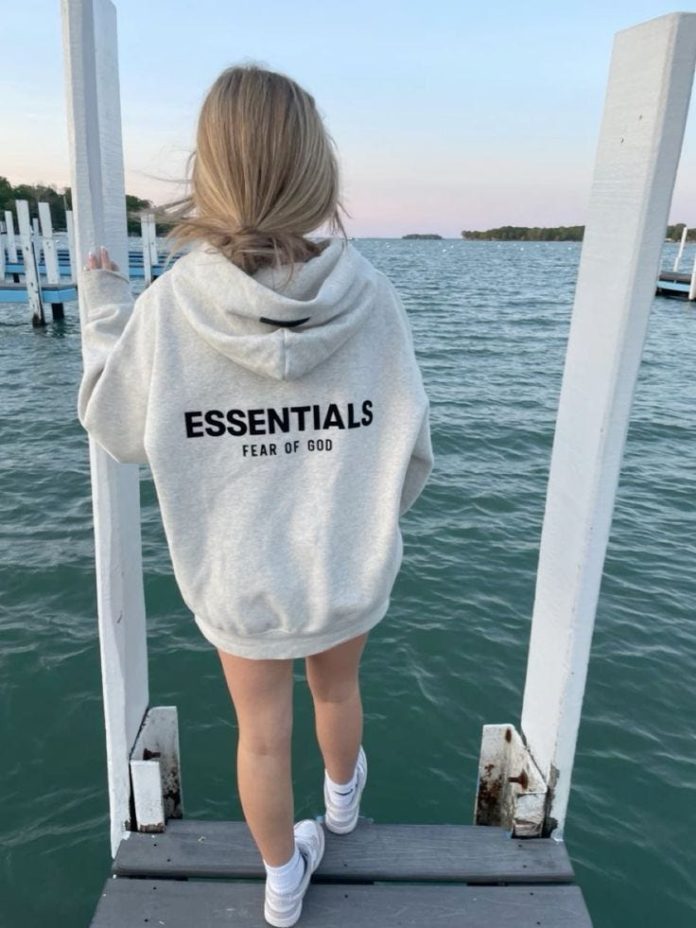Essentials Hoodie: The Perfect Blend of Comfort, Style, and Modern Streetwear